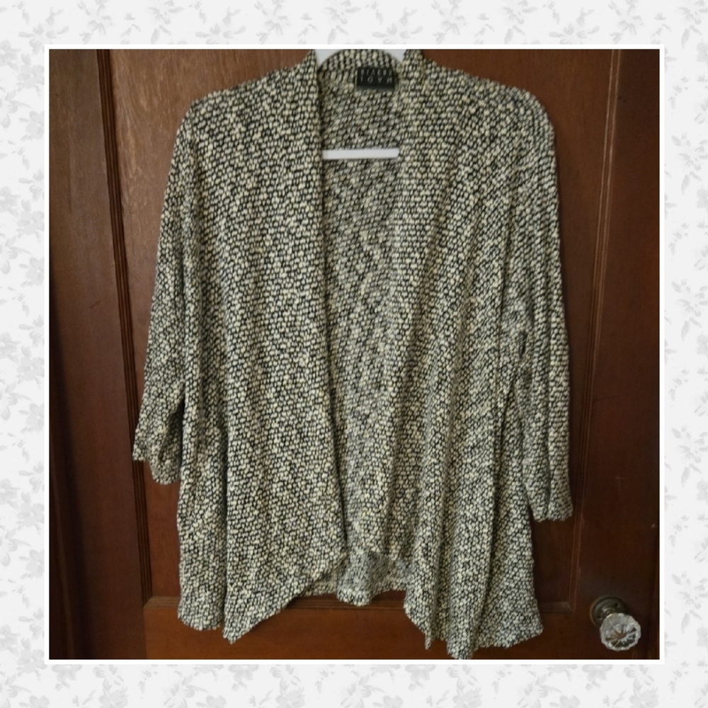Joan Rivers Black and Cream Patterned Cardi Size Medium